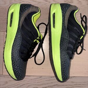 Jordan CMFT Viz Air 11 Low
(Colorway: Black / Volt-Green)